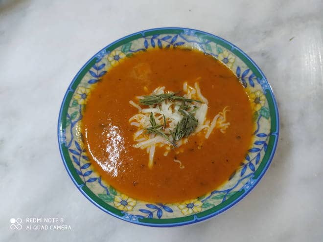 Fırında közlenmiş domates çorbası nasıl yapılır